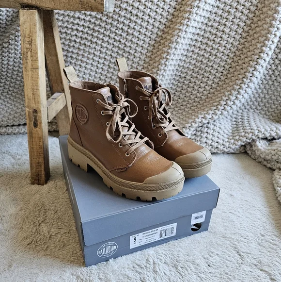 Palladium Pallabase Leather Boots - Picture 2 of 7